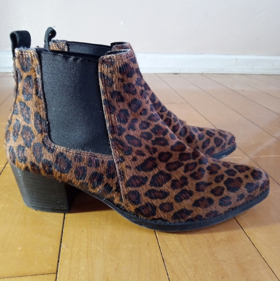 Kenneth Cole Russie Horse hair ankle booties in cheetah print women's size 7 - Picture 4 of 16